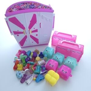 Shopkins Wardrobe Playset, Shopkins and Accessories